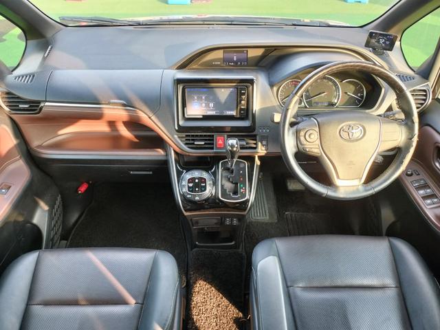 エスクァイア Gi 純正フリップダウンモニター/両側電動スライドドア/純正フルセグナビ/ETC/バックカメラ/シートヒーター/クルーズコントロール/オートハイビーム/オートライト/リアクーラー/7人乗り(6枚目)