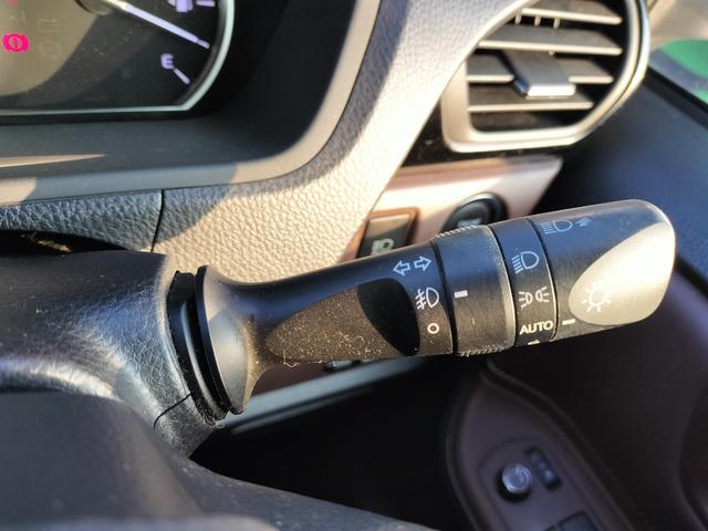 エスクァイア Gi 純正フリップダウンモニター/両側電動スライドドア/純正フルセグナビ/ETC/バックカメラ/シートヒーター/クルーズコントロール/オートハイビーム/オートライト/リアクーラー/7人乗り(23枚目)