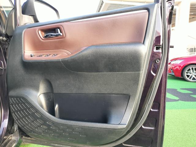 エスクァイア Gi 純正フリップダウンモニター/両側電動スライドドア/純正フルセグナビ/ETC/バックカメラ/シートヒーター/クルーズコントロール/オートハイビーム/オートライト/リアクーラー/7人乗り(32枚目)