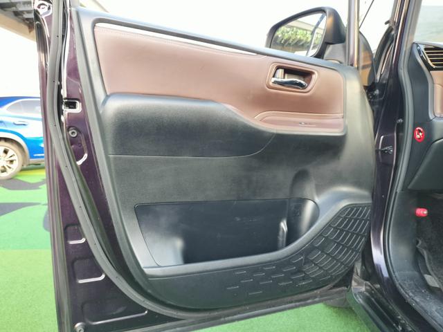 エスクァイア Gi 純正フリップダウンモニター/両側電動スライドドア/純正フルセグナビ/ETC/バックカメラ/シートヒーター/クルーズコントロール/オートハイビーム/オートライト/リアクーラー/7人乗り(36枚目)