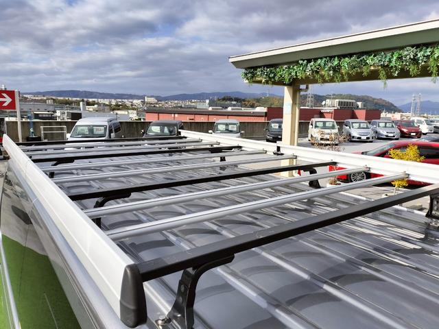 NV350キャラバンバン ロングVX 6人乗り/衝突軽減/両側スライド/キャリア付き/ETC/社外ナビ/バックカメラ/キーレス/フルセグTV/Bluetooth接続/横滑防止/電格ミラー/リア小窓左右あり/LEDヘッドライト(17枚目)