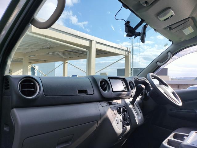 NV350キャラバンバン ロングVX 6人乗り/衝突軽減/両側スライド/キャリア付き/ETC/社外ナビ/バックカメラ/キーレス/フルセグTV/Bluetooth接続/横滑防止/電格ミラー/リア小窓左右あり/LEDヘッドライト(43枚目)