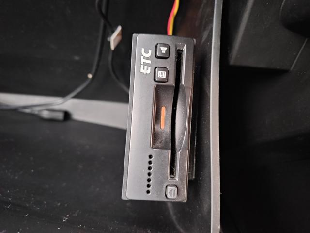 ＳＸ４ Ｓクロス ベースグレード　ワンオーナー／フリップダウンモニター／カロッツェリア８型ナビ／バックカメラ／ＥＴＣ／クルーズコントロール／パドルシフト／１７インチ純正ホイール／スマートキー／ＬＥＤヘッド／オートライト（13枚目）