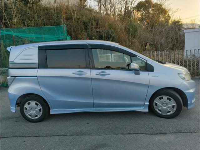 フリードスパイクハイブリッド ジャストセレクション　禁煙車！　鑑定書付き　ナビＴＶ　Ｂカメラ　Ｂｌｕｅｔｏｏｔｈ　クルコン　新品ドライブレコーダー　ＥＴＣ　ＨＩＤ　横滑り防止　電動スライド　電動ミラー　スマートキー　ノーペット（7枚目）