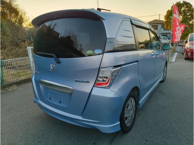 フリードスパイクハイブリッド ジャストセレクション　禁煙車！　鑑定書付き　ナビＴＶ　Ｂカメラ　Ｂｌｕｅｔｏｏｔｈ　クルコン　新品ドライブレコーダー　ＥＴＣ　ＨＩＤ　横滑り防止　電動スライド　電動ミラー　スマートキー　ノーペット（11枚目）