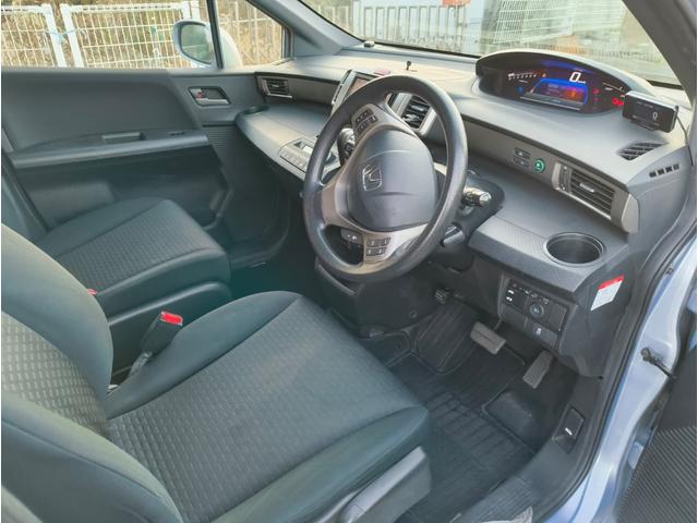 フリードスパイクハイブリッド ジャストセレクション　禁煙車！　鑑定書付き　ナビＴＶ　Ｂカメラ　Ｂｌｕｅｔｏｏｔｈ　クルコン　新品ドライブレコーダー　ＥＴＣ　ＨＩＤ　横滑り防止　電動スライド　電動ミラー　スマートキー　ノーペット（15枚目）