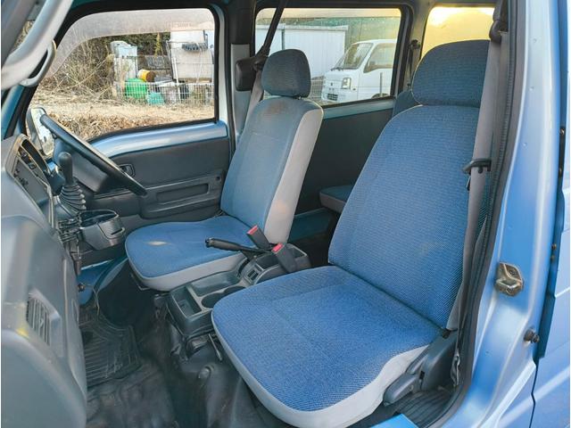 サンバーバン ＶＣプラス　ハイルーフ　５ＭＴ　ドライブレコーダー　両側スライドドア　エアコン　パワーウインドウ　パワーステアリング　集中ロック　４ナンバー　４人乗り　１３インチアルミホイール　禁煙車！（8枚目）