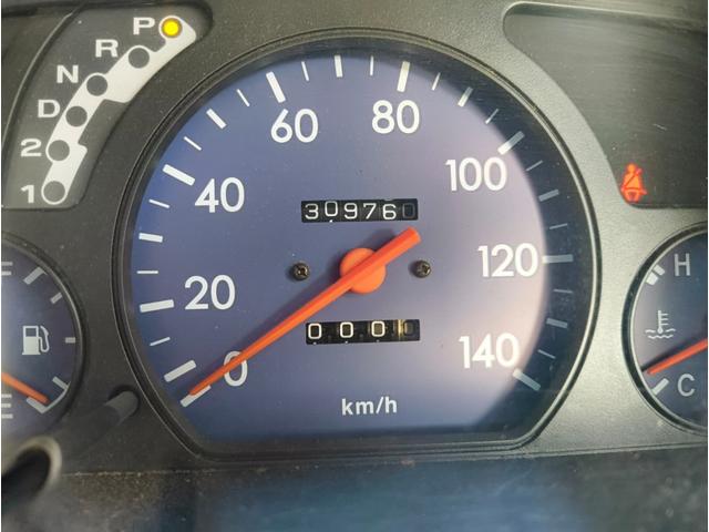 サンバーバン ＶＣプラス　ハイルーフ　５ＭＴ　ドライブレコーダー　両側スライドドア　エアコン　パワーウインドウ　パワーステアリング　集中ロック　４ナンバー　４人乗り　１３インチアルミホイール　禁煙車！（14枚目）