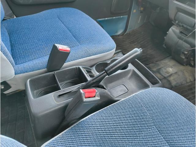 サンバーバン ＶＣプラス　ハイルーフ　５ＭＴ　ドライブレコーダー　両側スライドドア　エアコン　パワーウインドウ　パワーステアリング　集中ロック　４ナンバー　４人乗り　１３インチアルミホイール　禁煙車！（18枚目）