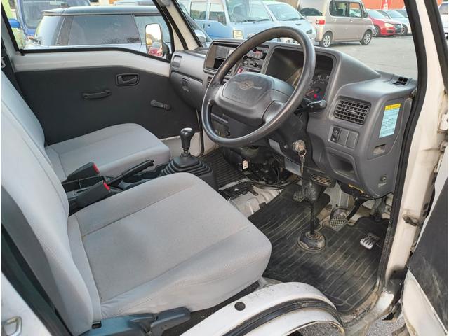 サンバートラック タイミングベルト交換済 4WD 5MT ドライブレコーダー エアコン ラジオ パワーステアリング エアバッグ 3方開 キー2個(3枚目)