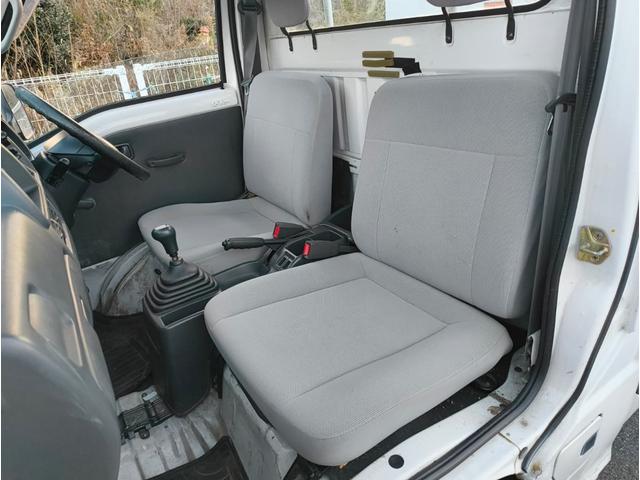 サンバートラック タイミングベルト交換済 4WD 5MT ドライブレコーダー エアコン ラジオ パワーステアリング エアバッグ 3方開 キー2個(11枚目)