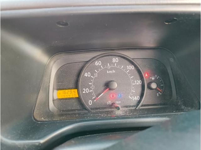 サンバートラック タイミングベルト交換済 4WD 5MT ドライブレコーダー エアコン ラジオ パワーステアリング エアバッグ 3方開 キー2個(15枚目)