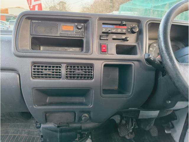 サンバートラック タイミングベルト交換済 4WD 5MT ドライブレコーダー エアコン ラジオ パワーステアリング エアバッグ 3方開 キー2個(17枚目)