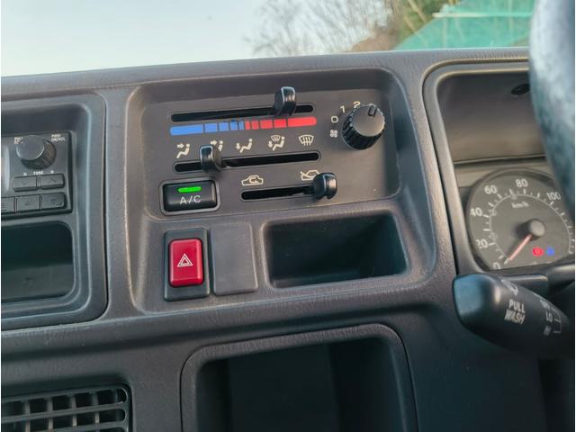 サンバートラック タイミングベルト交換済 4WD 5MT ドライブレコーダー エアコン ラジオ パワーステアリング エアバッグ 3方開 キー2個(18枚目)