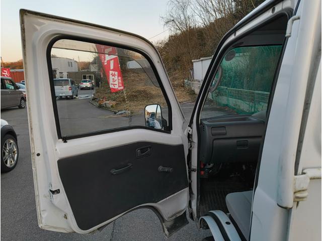 サンバートラック タイミングベルト交換済 4WD 5MT ドライブレコーダー エアコン ラジオ パワーステアリング エアバッグ 3方開 キー2個(25枚目)