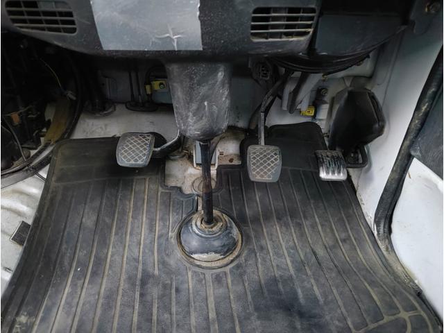 サンバートラック タイミングベルト交換済 4WD 5MT ドライブレコーダー エアコン ラジオ パワーステアリング エアバッグ 3方開 キー2個(27枚目)