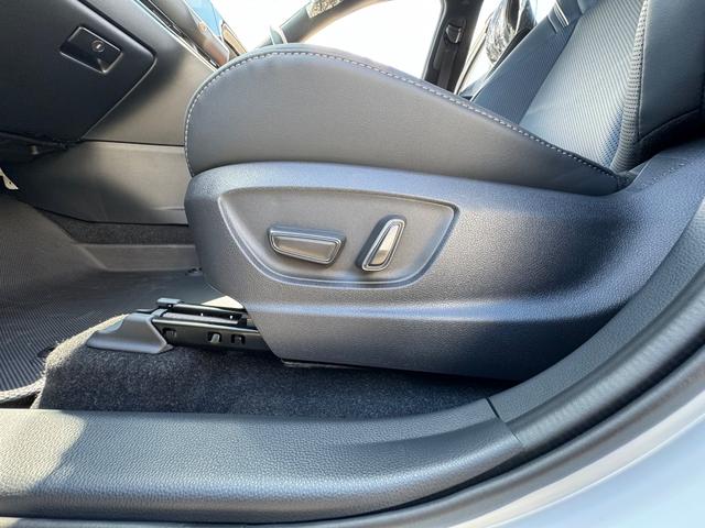 クラウンスポーツ Ｚ　Ｚ（５名）モデリスタフルエアロ　パノラマルーフ　デジタルインナーミラー　本革パワーシート　パワーバックドア　全周囲カメラ　ＥＴＣ　メモリーナビ　ＬＥＤヘッドライト　２１ＡＷ　クラッツィオ防水マット（25枚目）