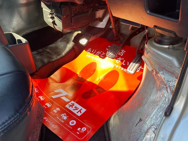 キャリイトラック KU ミラー型ドラレコ・ポータブルナビ・ETC・エアコン・パワステ(24枚目)