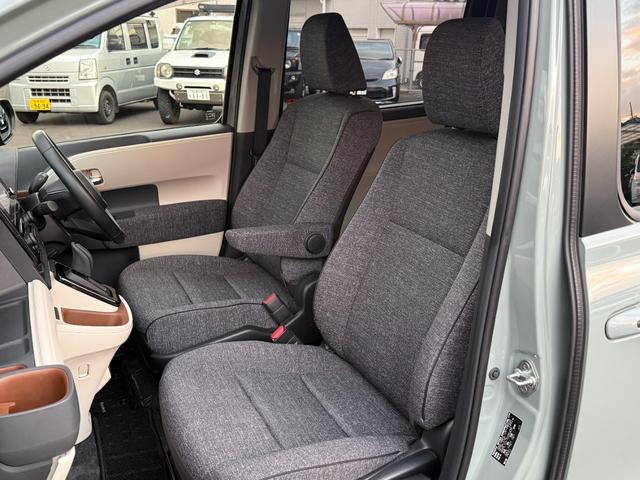 シエンタ ハイブリッドＺ　ワンオーナー　純正ディスプレイオーディオ　バックカメラ　両側電動スライドドア　禁煙車　３列シート（6枚目）