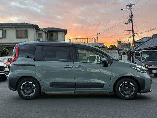 シエンタ ハイブリッドＺ　ワンオーナー　純正ディスプレイオーディオ　バックカメラ　両側電動スライドドア　禁煙車　３列シート（17枚目）