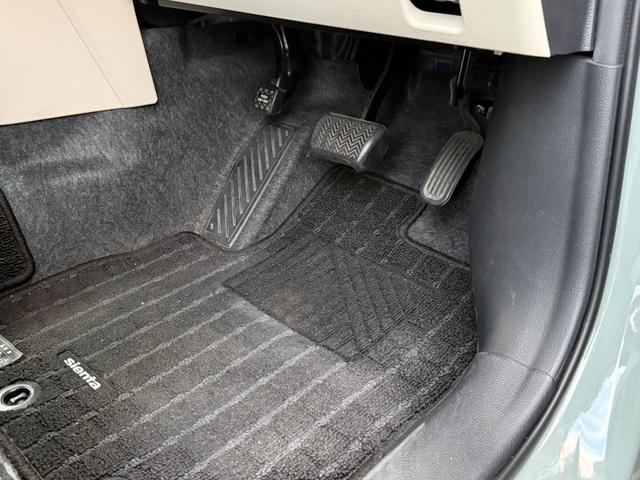 シエンタ ハイブリッドＺ　ワンオーナー　純正ディスプレイオーディオ　バックカメラ　両側電動スライドドア　禁煙車　３列シート（24枚目）