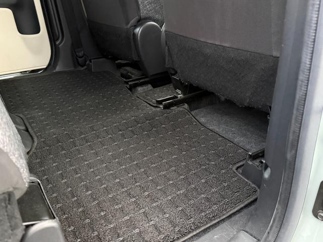 シエンタ ハイブリッドＺ　ワンオーナー　純正ディスプレイオーディオ　バックカメラ　両側電動スライドドア　禁煙車　３列シート（32枚目）