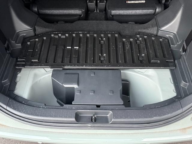 シエンタ ハイブリッドＺ　ワンオーナー　純正ディスプレイオーディオ　バックカメラ　両側電動スライドドア　禁煙車　３列シート（41枚目）