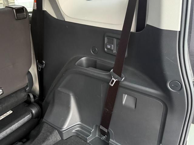 シエンタ ハイブリッドＺ　ワンオーナー　純正ディスプレイオーディオ　バックカメラ　両側電動スライドドア　禁煙車　３列シート（43枚目）