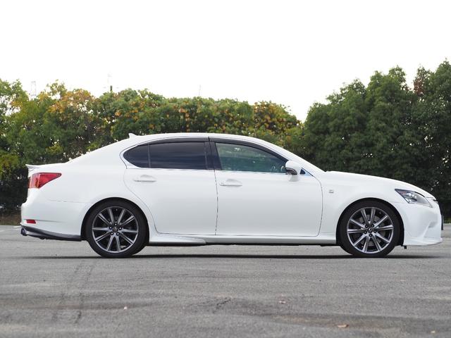 ＧＳ ＧＳ３５０　Ｆスポーツ　３眼ＬＥＤヘッドランプ　車検整備２年付き　ＴＲＤフルエアロ　ＴＲＤ４本出しマフラー　ムーンルーフ　プレミアムサウンドシステム　革シート　運転席助手席シートヒーター　電動サンシェード　ＥＴＣ　予備キー（8枚目）