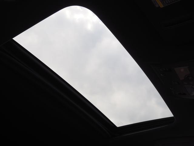 ＧＳ ＧＳ３５０　Ｆスポーツ　３眼ＬＥＤヘッドランプ　車検整備２年付き　ＴＲＤフルエアロ　ＴＲＤ４本出しマフラー　ムーンルーフ　プレミアムサウンドシステム　革シート　運転席助手席シートヒーター　電動サンシェード　ＥＴＣ　予備キー（13枚目）