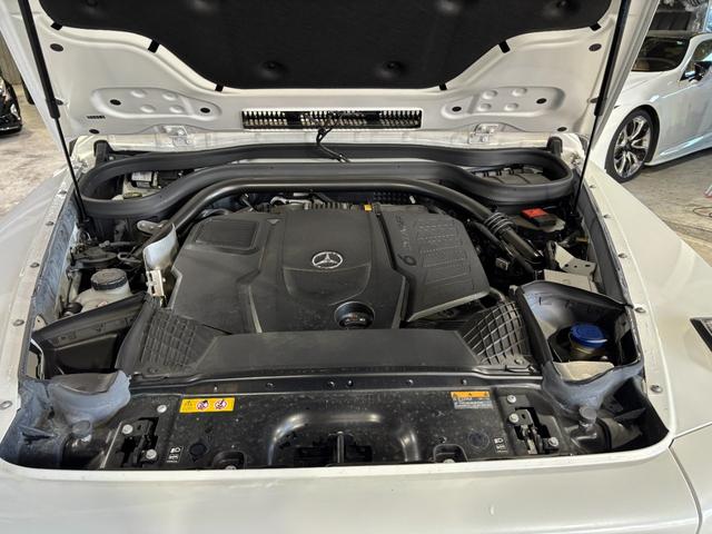 Ｇクラス Ｇ４００ｄ　Ｇｍａｎｕｆａｋｕｔｕｒプログラム／電動サイドステップ／デジタルインナーミラー／アダプティブダンピング／ナッパレザーシート／同色スペアタイヤリング（12枚目）