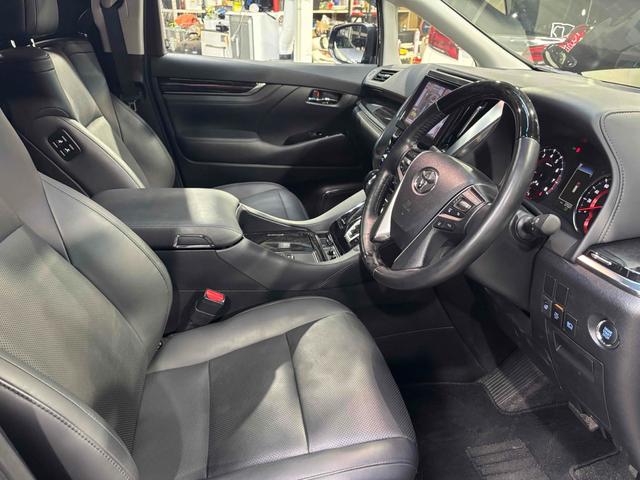 アルファード 2.5S Cパッケージ ツインムーンルーフ/デジタルインナーミラー/ディスプレイオーディオ/両側パワースライドドア/パワーバックドア/シートヒーター&ベンチレーション/レーダークルーズコントロール/ビルトインETC/(20枚目)