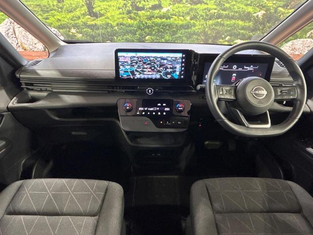 セレナ ＸＶ　両側電動ドア　純正１２．３インチナビ　全周囲カメラ　エマージェンシーブレーキ　プロパイロット　禁煙車　デジタルインナーミラー　ヘッドアップディスプレイ　ドラレコ　ＥＴＣ　置くだけワイヤレ充電（2枚目）