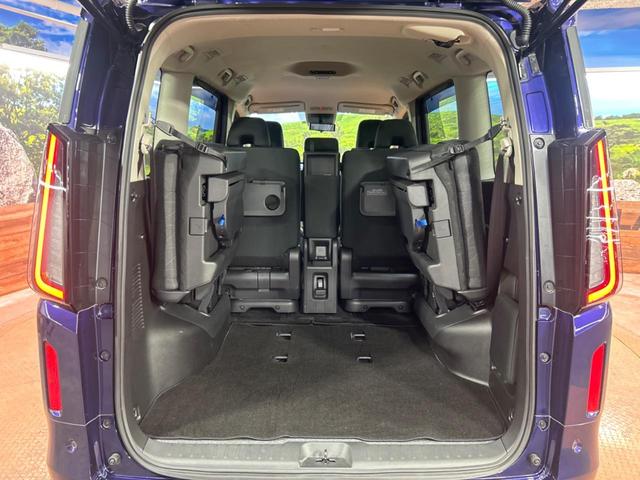 セレナ ＸＶ　両側電動ドア　純正１２．３インチナビ　全周囲カメラ　エマージェンシーブレーキ　プロパイロット　禁煙車　デジタルインナーミラー　ヘッドアップディスプレイ　ドラレコ　ＥＴＣ　置くだけワイヤレ充電（11枚目）