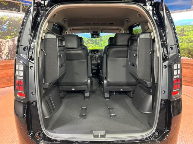 後席を格納すると、これだけの広さが！シーンに合わせたシートアレンジで、大きな荷物も積むことが出来ます♪