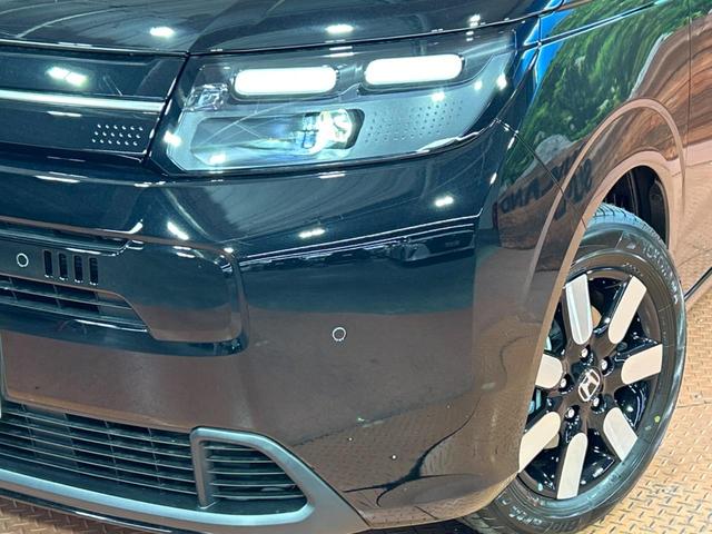 【ＬＥＤヘッドライト】悪天候や夜間走行時も良好な視界を確保し安心して運転できる高輝度ＬＥＤヘッドライトを装備！点灯速度が早く、消費電力も抑えられています。