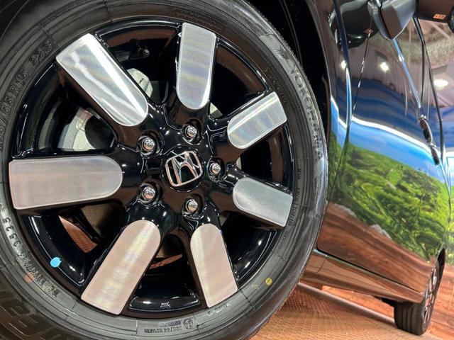 【純正１５インチアルミホイール】外観にマッチした純正アルミホイールを装着しております。各種社外アルミホイールや、スタッドレスタイヤも取扱いしております。是非ご相談ください♪