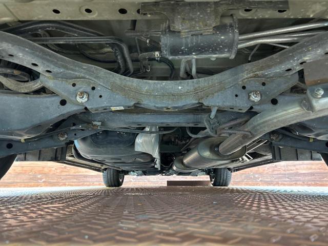 エルグランド 250ハイウェイスター 電動スライドドア 純正ナビ アラウンドビューモニター ETC Bluetooth HIDヘッドライト 純正18インチアルミホイール スマートキー 片側電動スライドドア アクセサリーコンセント(19枚目)