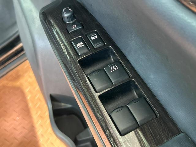 エルグランド 250ハイウェイスター 電動スライドドア 純正ナビ アラウンドビューモニター ETC Bluetooth HIDヘッドライト 純正18インチアルミホイール スマートキー 片側電動スライドドア アクセサリーコンセント(21枚目)