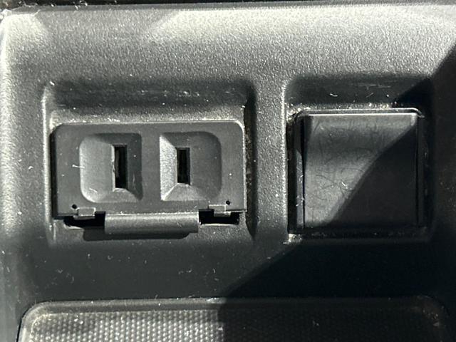 エルグランド 250ハイウェイスター 電動スライドドア 純正ナビ アラウンドビューモニター ETC Bluetooth HIDヘッドライト 純正18インチアルミホイール スマートキー 片側電動スライドドア アクセサリーコンセント(39枚目)