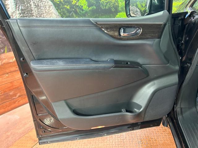 エルグランド 250ハイウェイスター 電動スライドドア 純正ナビ アラウンドビューモニター ETC Bluetooth HIDヘッドライト 純正18インチアルミホイール スマートキー 片側電動スライドドア アクセサリーコンセント(45枚目)