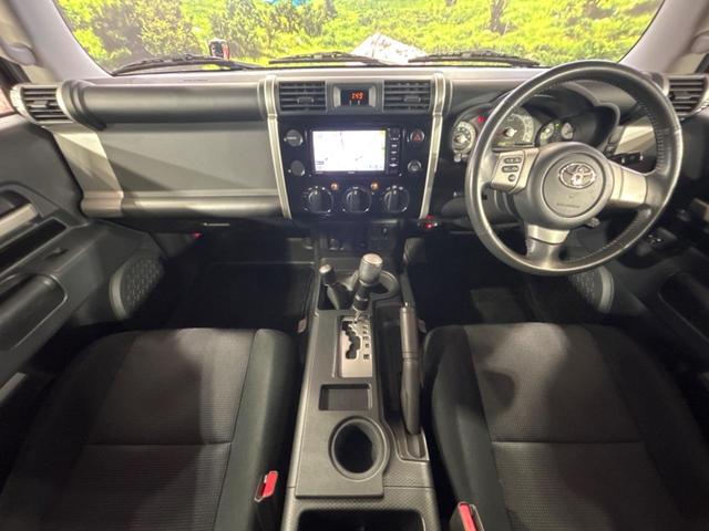 FJクルーザー カラーパッケージ SDナビ クルーズコントロール 横滑り防止装置 ETC キーレス ステアリングスイッチ 純正20インチアルミホイール 純正革巻きステアリング Bluetooth再生 フルセグ(2枚目)