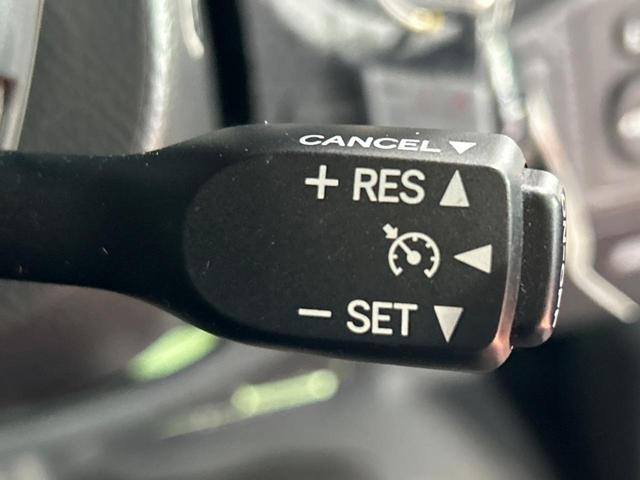 FJクルーザー カラーパッケージ SDナビ クルーズコントロール 横滑り防止装置 ETC キーレス ステアリングスイッチ 純正20インチアルミホイール 純正革巻きステアリング Bluetooth再生 フルセグ(4枚目)