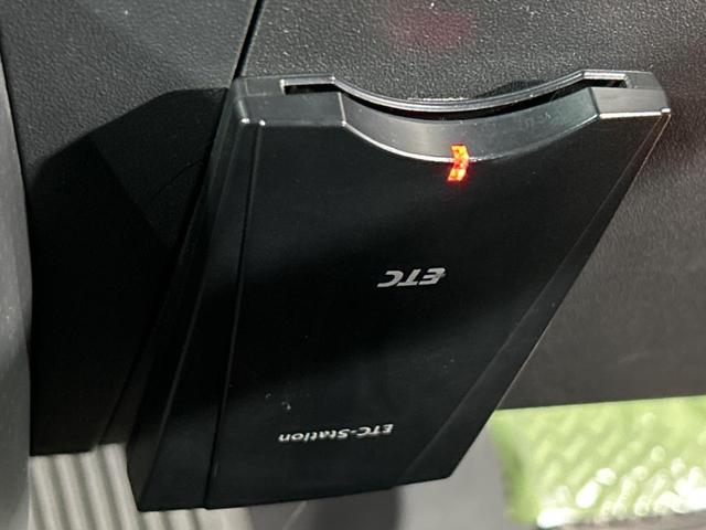 FJクルーザー カラーパッケージ SDナビ クルーズコントロール 横滑り防止装置 ETC キーレス ステアリングスイッチ 純正20インチアルミホイール 純正革巻きステアリング Bluetooth再生 フルセグ(5枚目)