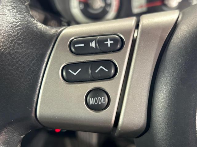 FJクルーザー カラーパッケージ SDナビ クルーズコントロール 横滑り防止装置 ETC キーレス ステアリングスイッチ 純正20インチアルミホイール 純正革巻きステアリング Bluetooth再生 フルセグ(6枚目)