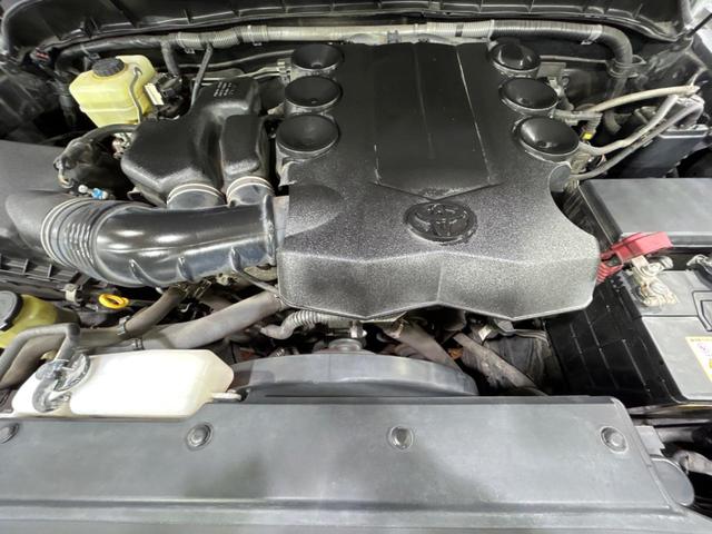 FJクルーザー カラーパッケージ SDナビ クルーズコントロール 横滑り防止装置 ETC キーレス ステアリングスイッチ 純正20インチアルミホイール 純正革巻きステアリング Bluetooth再生 フルセグ(18枚目)