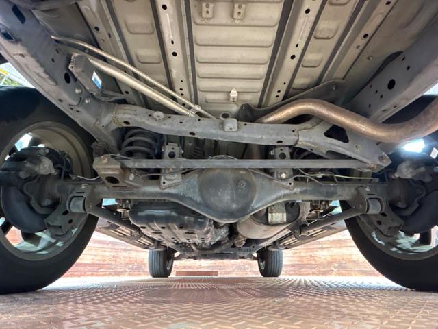 FJクルーザー カラーパッケージ SDナビ クルーズコントロール 横滑り防止装置 ETC キーレス ステアリングスイッチ 純正20インチアルミホイール 純正革巻きステアリング Bluetooth再生 フルセグ(19枚目)