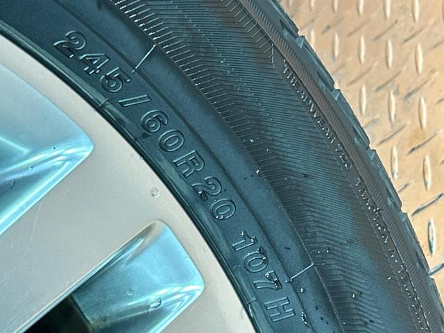 FJクルーザー カラーパッケージ SDナビ クルーズコントロール 横滑り防止装置 ETC キーレス ステアリングスイッチ 純正20インチアルミホイール 純正革巻きステアリング Bluetooth再生 フルセグ(21枚目)