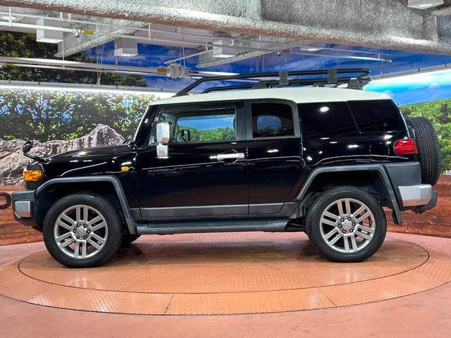 FJクルーザー カラーパッケージ SDナビ クルーズコントロール 横滑り防止装置 ETC キーレス ステアリングスイッチ 純正20インチアルミホイール 純正革巻きステアリング Bluetooth再生 フルセグ(30枚目)