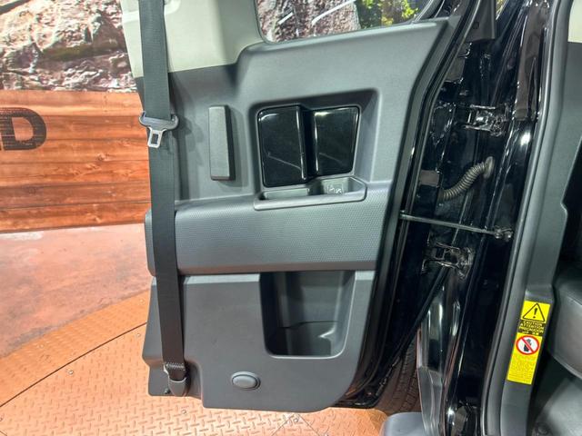 FJクルーザー カラーパッケージ SDナビ クルーズコントロール 横滑り防止装置 ETC キーレス ステアリングスイッチ 純正20インチアルミホイール 純正革巻きステアリング Bluetooth再生 フルセグ(33枚目)